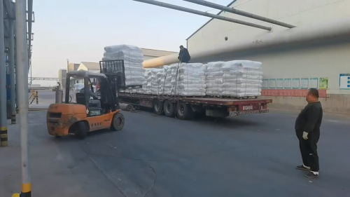 荆州工厂装载羧甲基纤维素钠产品，准备发货