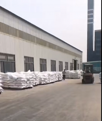 工厂厂区产品装车，确保CMC纤维素在运输过程中的质量安全