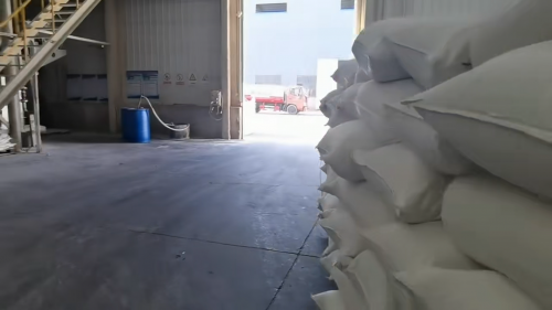 工厂内的陶瓷级CMC产品装车