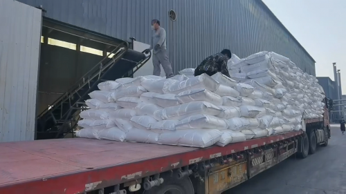 羧甲基纤维素成品整车装载出厂图，甘肃金昌源头生产基地