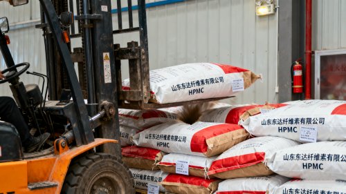 工厂厂区大批量石膏加羟丙基甲基纤维素产品运输装车